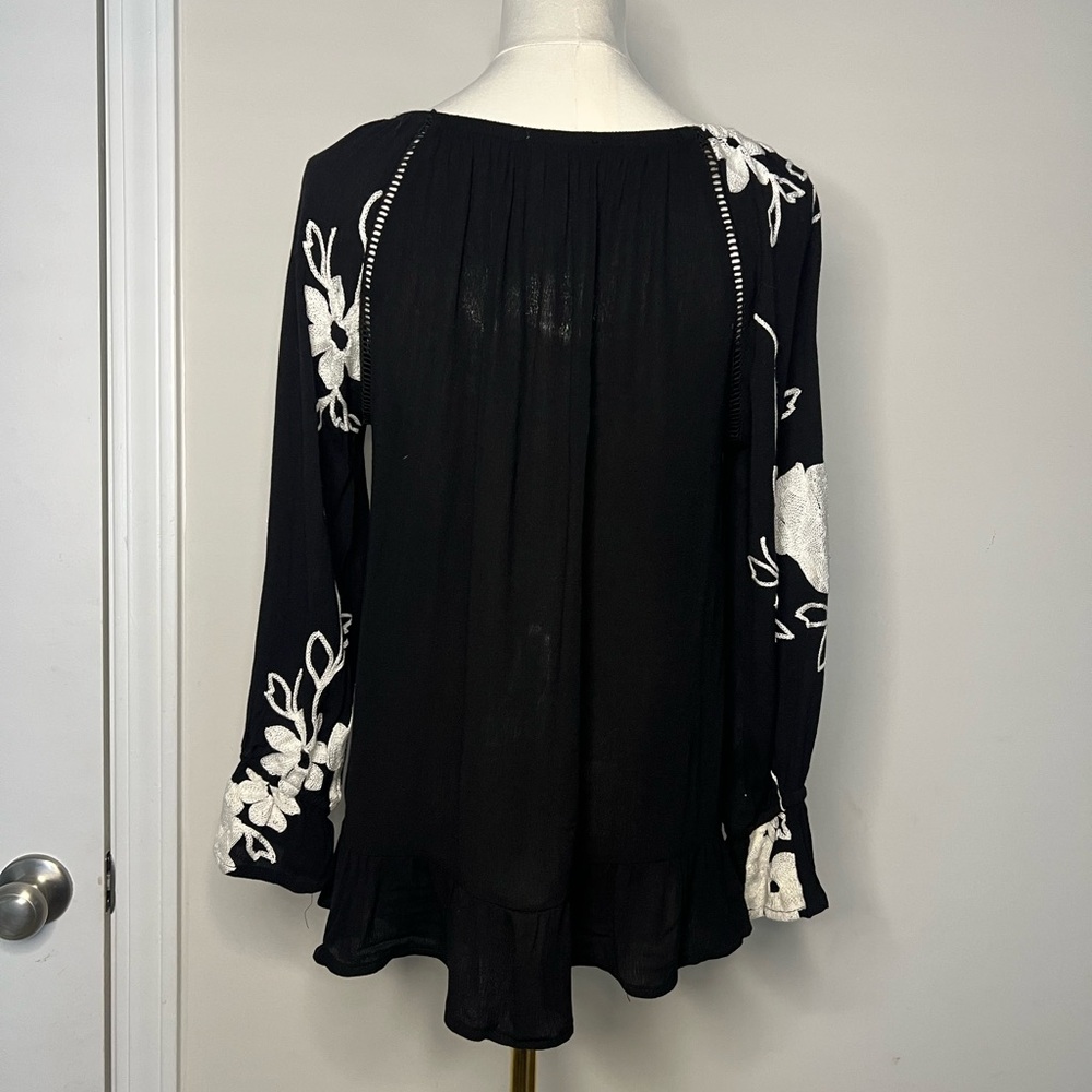 Inc International Concepts Black & White Floral Embroidered Blouse - Picture 6 of 13
